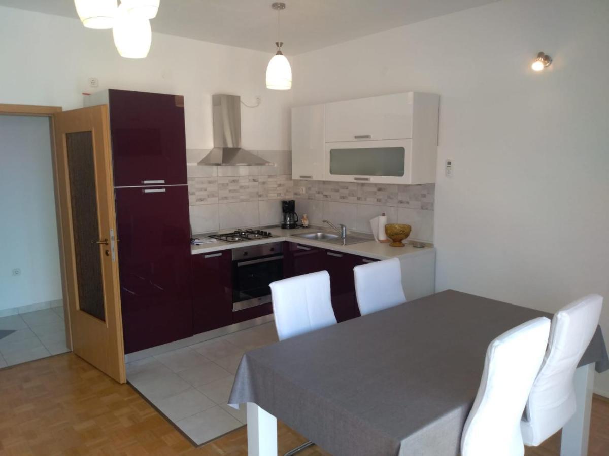 Sea Side App Apartment Vratarusa Екстериор снимка