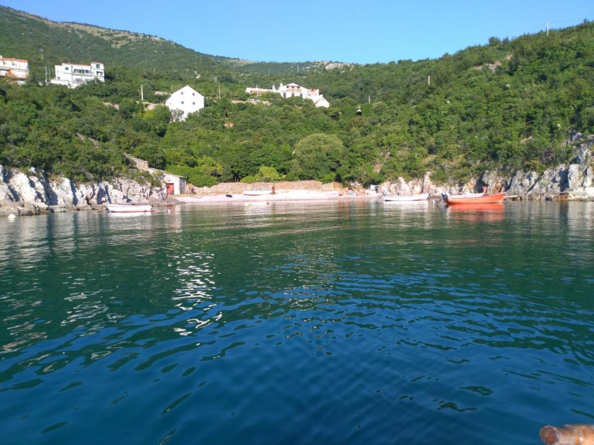 Sea Side App Apartment Vratarusa Екстериор снимка