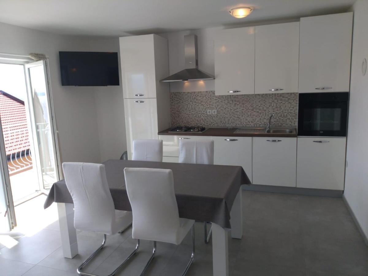Sea Side App Apartment Vratarusa Екстериор снимка
