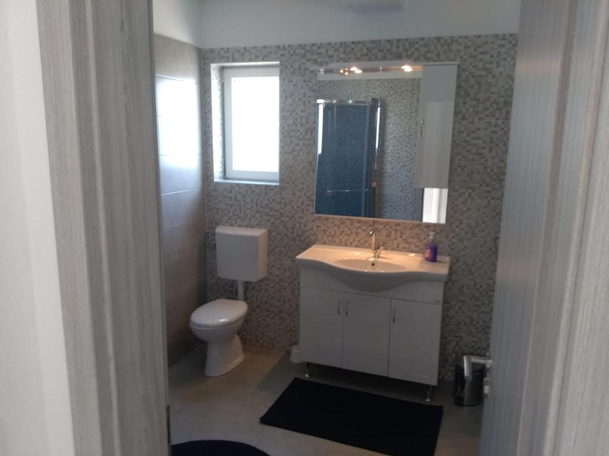 Sea Side App Apartment Vratarusa Екстериор снимка