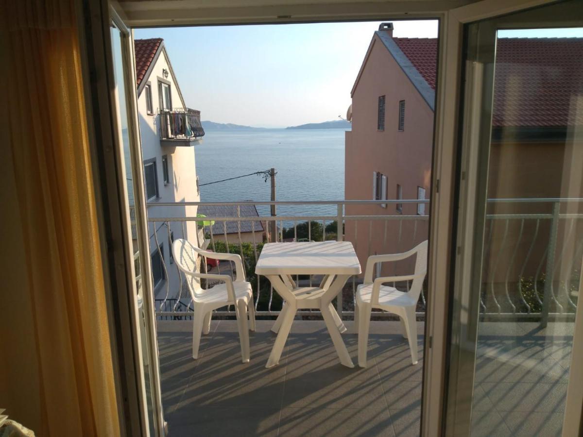 Sea Side App Apartment Vratarusa Екстериор снимка