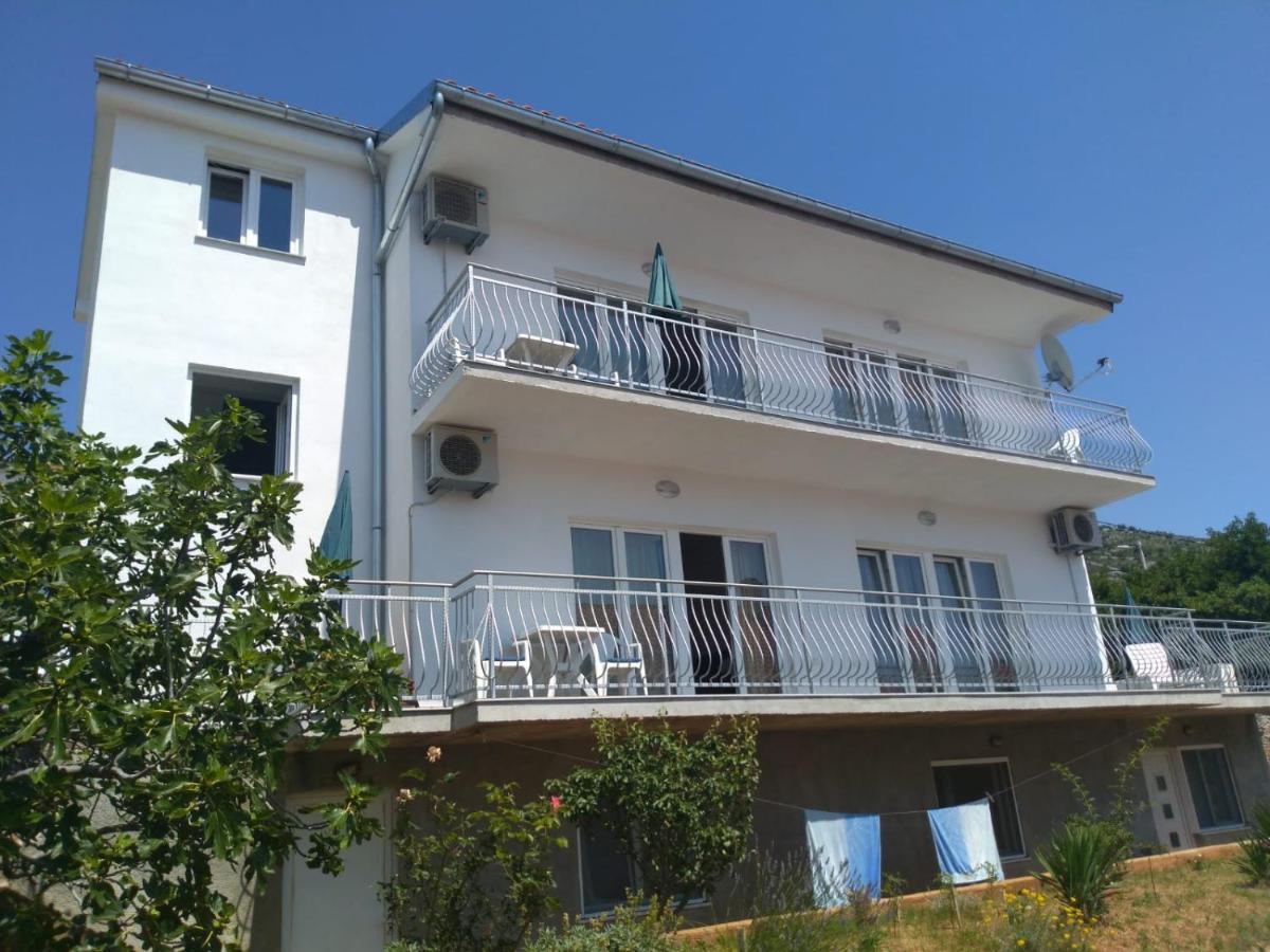 Sea Side App Apartment Vratarusa Екстериор снимка