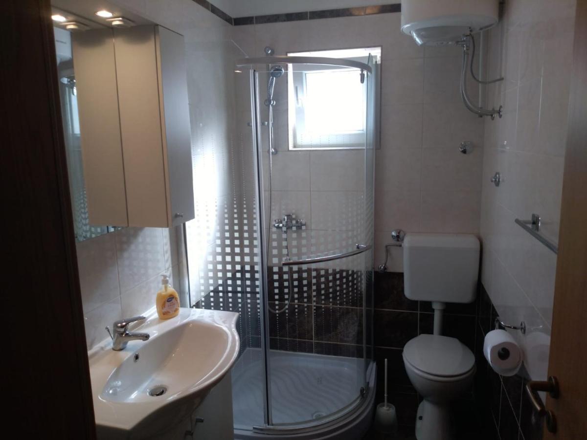 Sea Side App Apartment Vratarusa Екстериор снимка